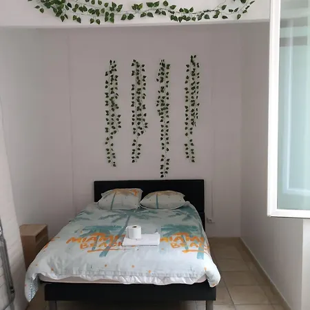 Un Lit Double Dans Dans Un De 3 En Colocation à Proximité Du Centre * Tolone