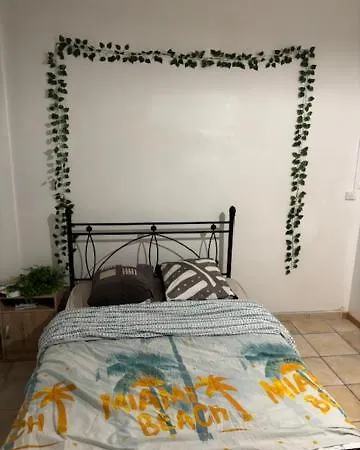 Un Lit Double Dans Dans Un De 3 En Colocation A Proximite Du Centre Kemping *