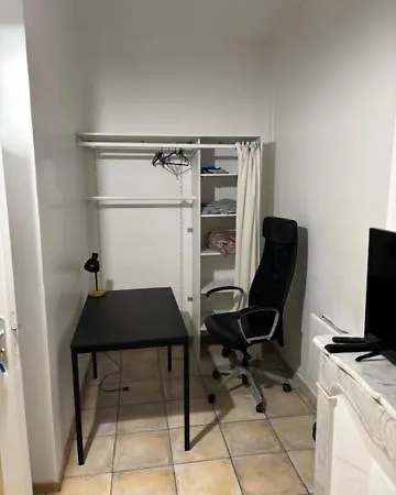 Un Lit Double Dans Dans Un De 3 En Colocation à Proximité Du Centre Tolone
