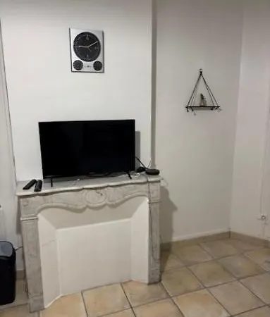 Un Lit Double Dans Dans Un De 3 En Colocation A Proximite Du Centre * טולון