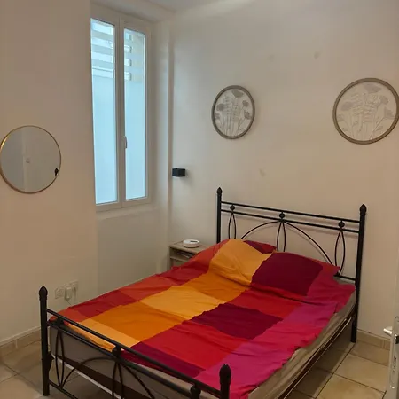 Un Lit Double Dans Dans Un De 3 En Colocation A Proximite Du Centre *
